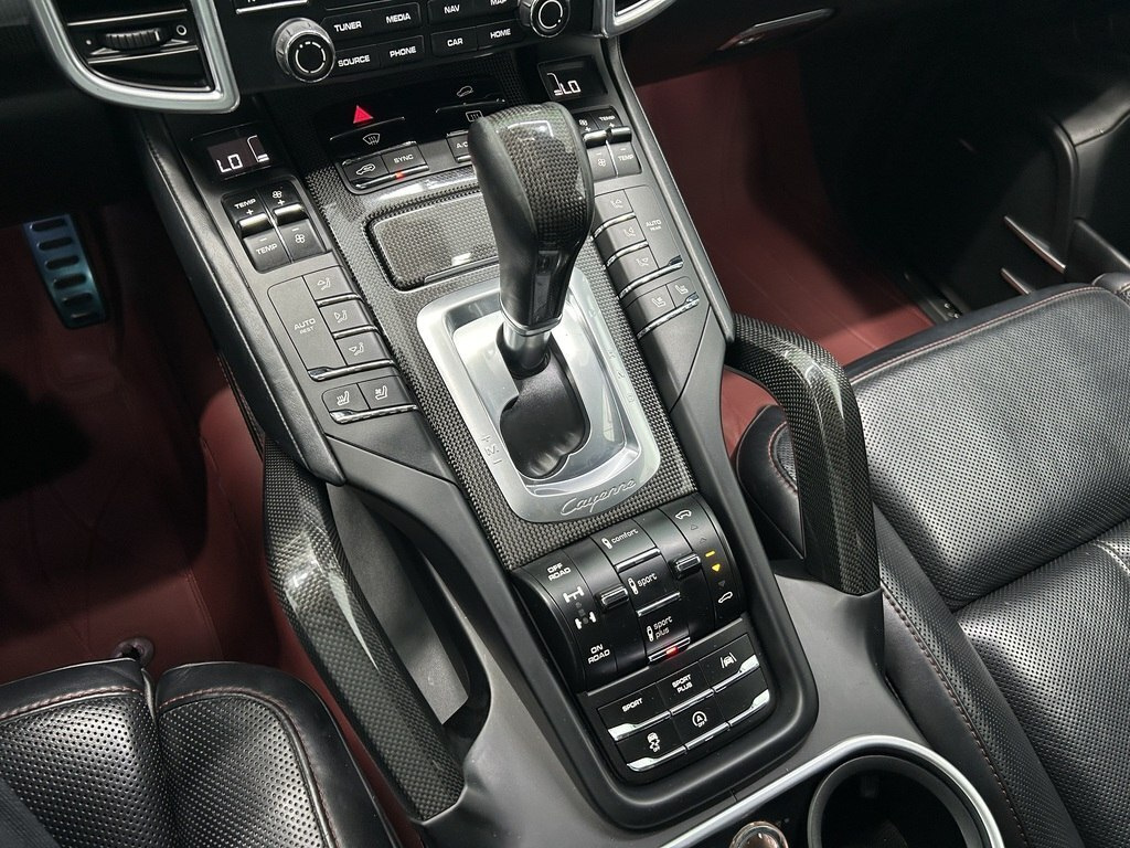 2016 Porsche Cayenne Turbo, 4.8L, 135000km - Image 16