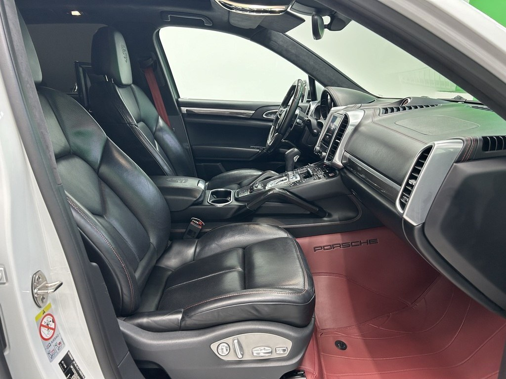2016 Porsche Cayenne Turbo, 4.8L, 135000km - Image 10