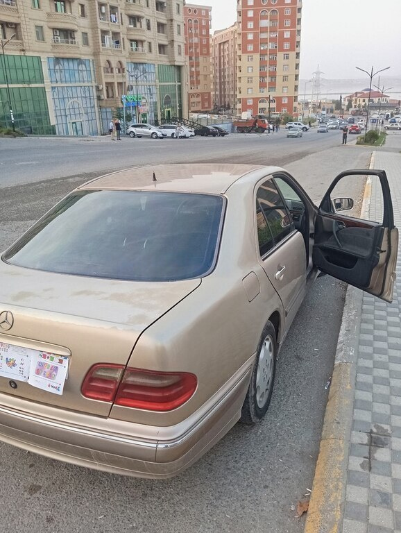1999 Mercedes E 220, 2.2L, 500000km - Image 5