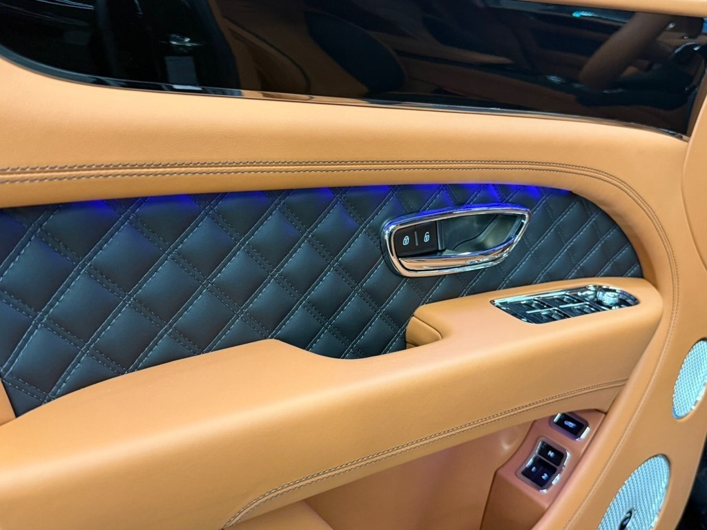 2025 Bentley Bentayga, 4.0L, 0km - Image 11