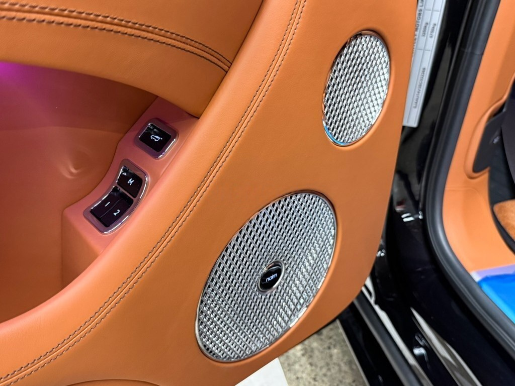 2025 Bentley Bentayga, 4.0L, 0km - Image 12