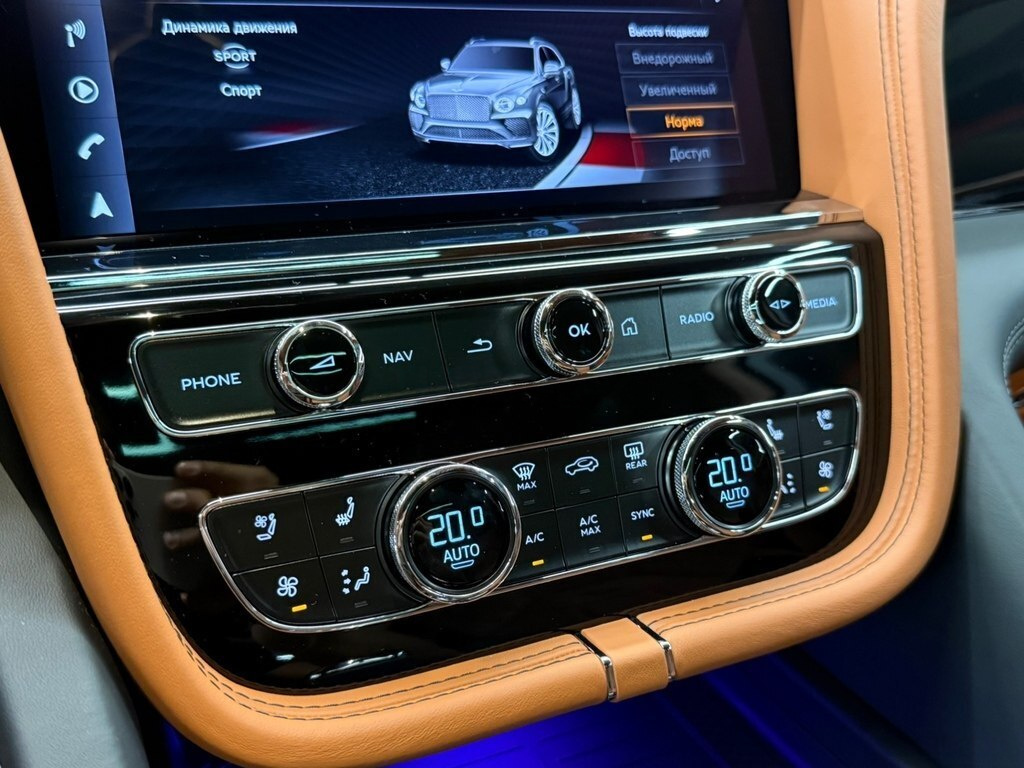 2025 Bentley Bentayga, 4.0L, 0km - Image 18