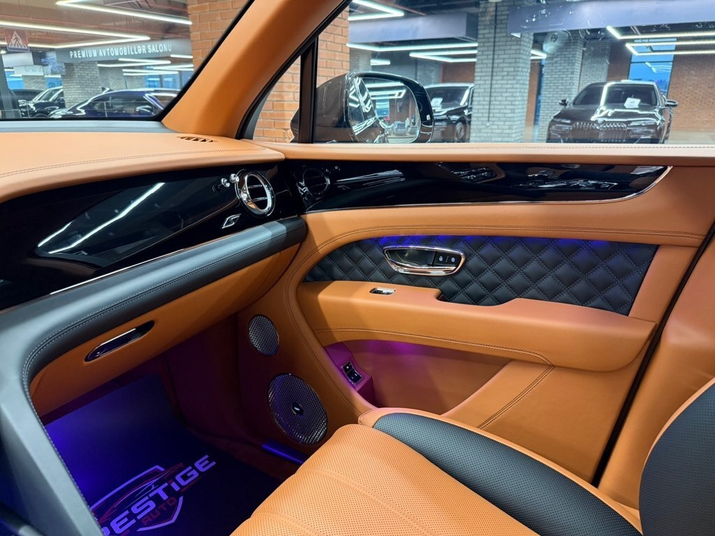 2025 Bentley Bentayga, 4.0L, 0km - Image 20