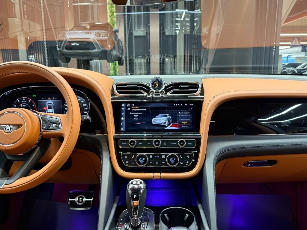 2025 Bentley Bentayga, 4.0L, 0km - Image 28