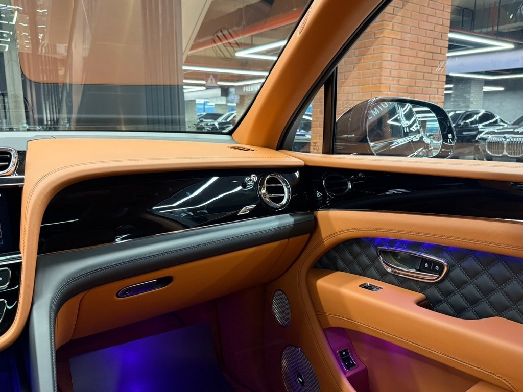 2025 Bentley Bentayga, 4.0L, 0km - Image 29