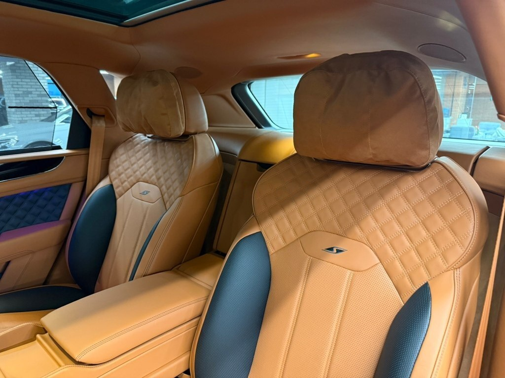 2025 Bentley Bentayga, 4.0L, 0km - Image 32