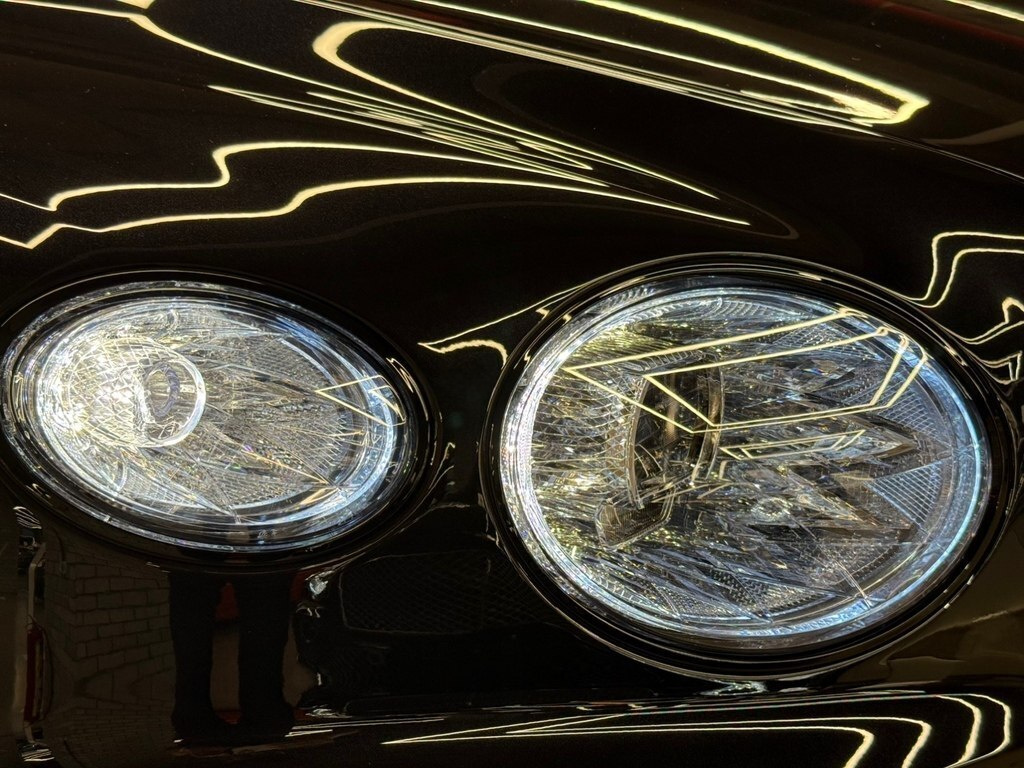 2025 Bentley Bentayga, 4.0L, 0km - Image 9