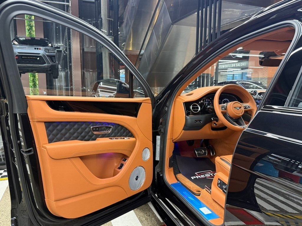 2025 Bentley Bentayga, 4.0L, 0km - Image 10