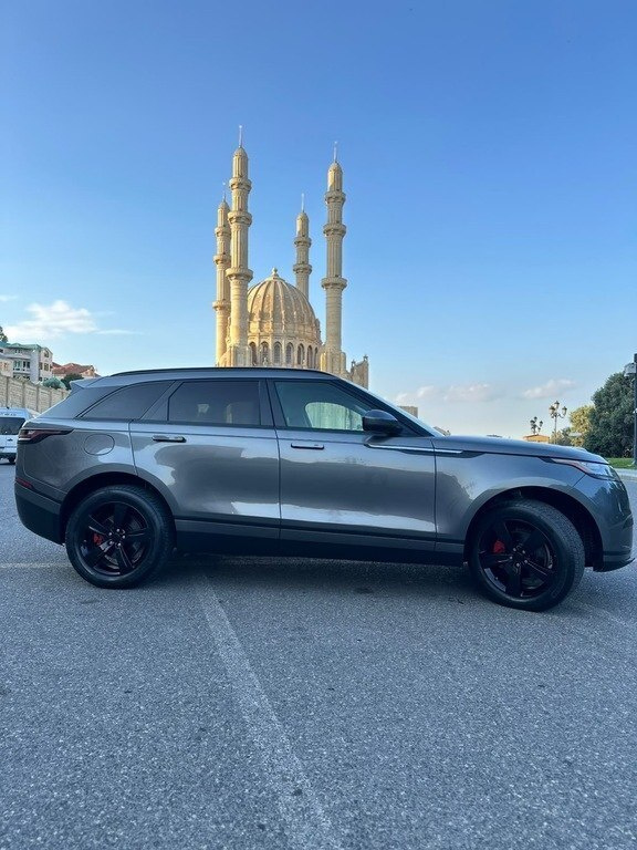 2018 Land Rover RR Velar, 2.0L, 185000km - Image 4