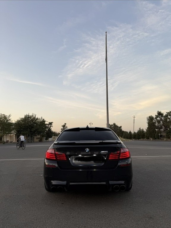 2012 BMW 528, 2.0L, 280000km - Image 2
