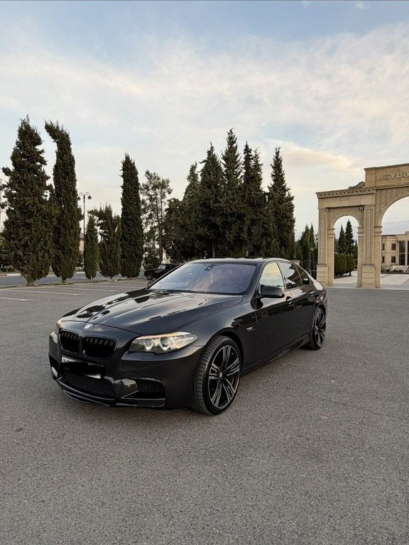 2012 BMW 528, 2.0L, 280000km - Image 4