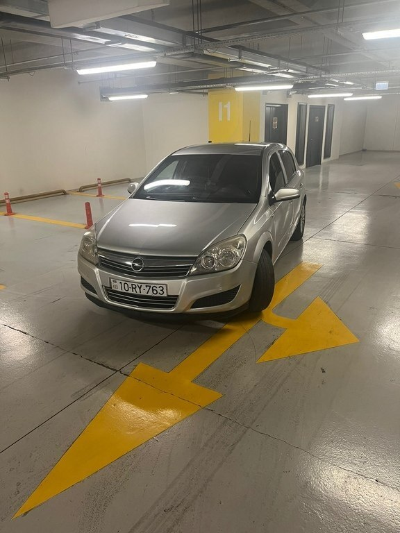 2007 Opel Astra, 1.4L, 352000km - Image 1