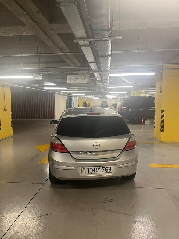 2007 Opel Astra, 1.4L, 352000km - Image 2