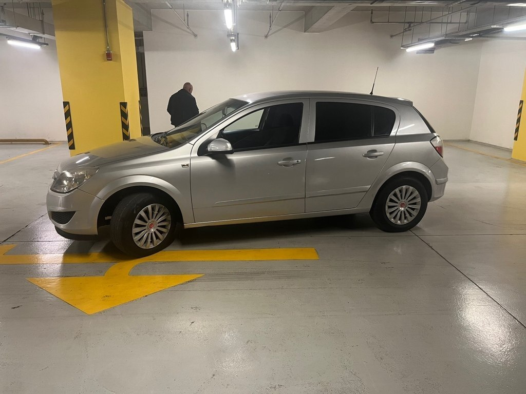 2007 Opel Astra, 1.4L, 352000km - Image 5