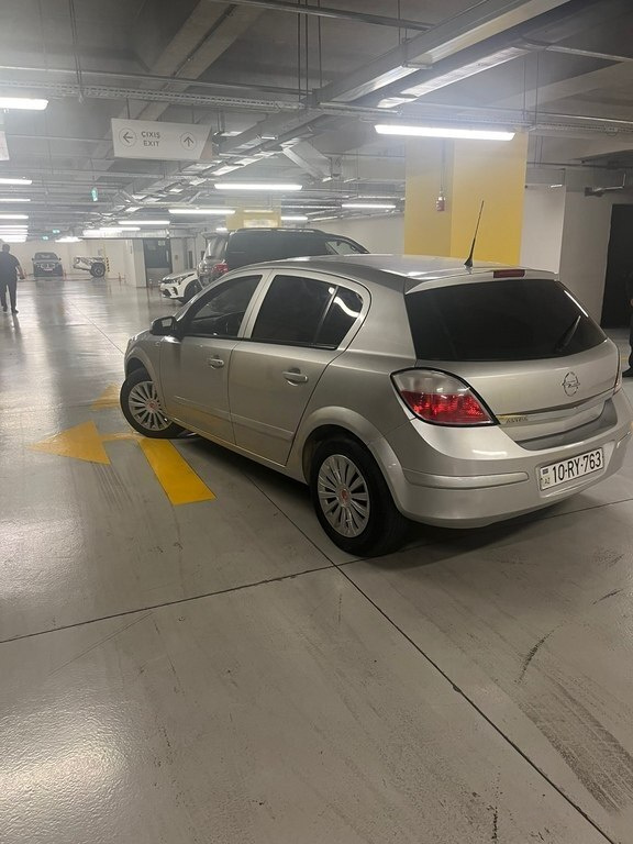 2007 Opel Astra, 1.4L, 352000km - Image 9