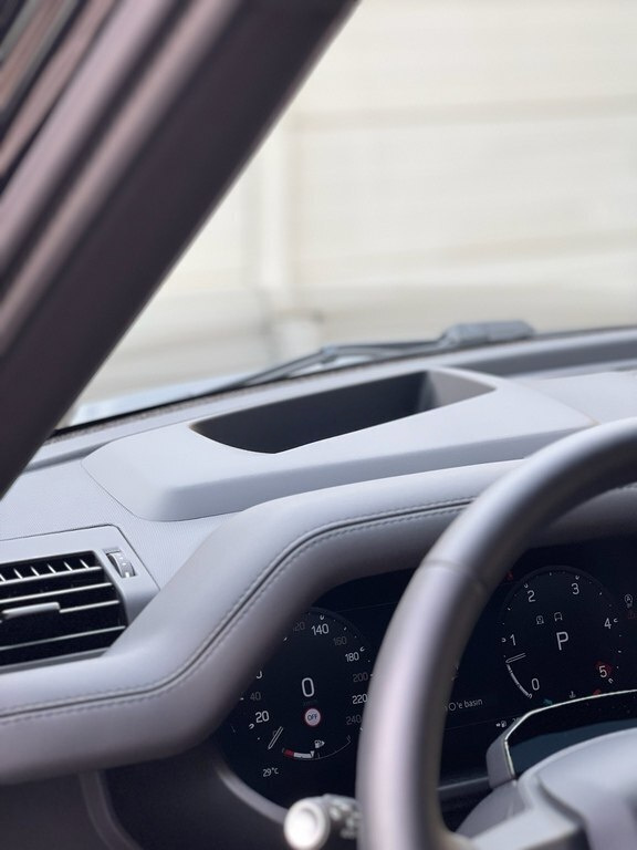 2026 Land Rover Defender, 3.0L, 2000km - Image 12