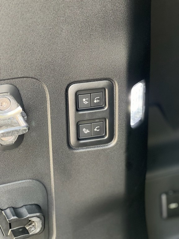 2026 Land Rover Defender, 3.0L, 2000km - Image 16