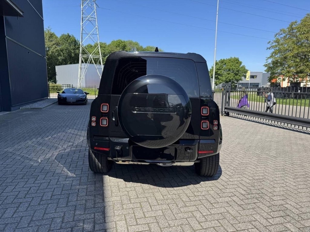 2026 Land Rover Defender, 3.0L, 2000km - Image 4
