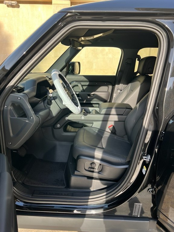 2026 Land Rover Defender, 3.0L, 2000km - Image 6