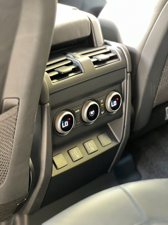 2026 Land Rover Defender, 3.0L, 2000km - Image 9