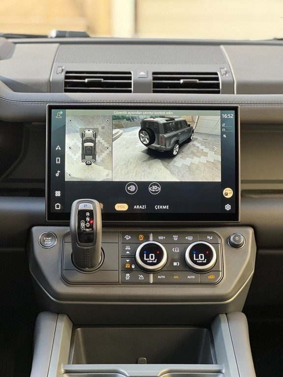 2026 Land Rover Defender, 3.0L, 2000km - Image 10