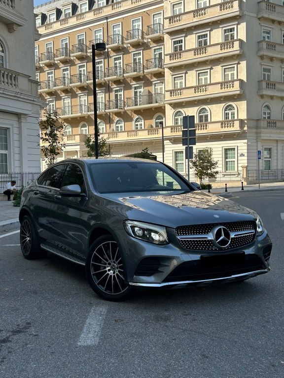 2017 Mercedes GLC 250 4MATIC Coupe, 2.0L, 122000km - Image 2