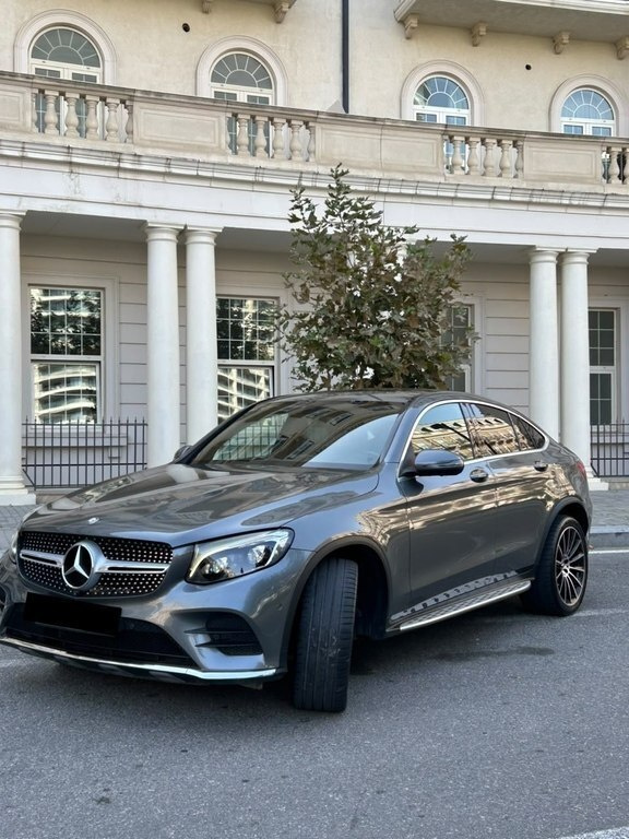2017 Mercedes GLC 250 4MATIC Coupe, 2.0L, 122000km - Image 3