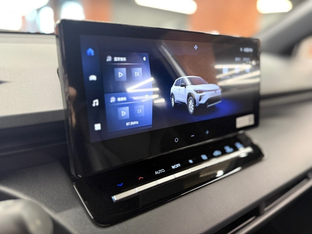 2025 Toyota Corolla Cross, 2.0L, 0km - Image 13