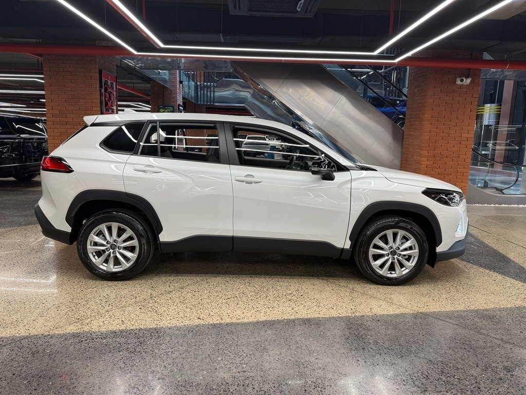 2025 Toyota Corolla Cross, 2.0L, 0km - Image 4