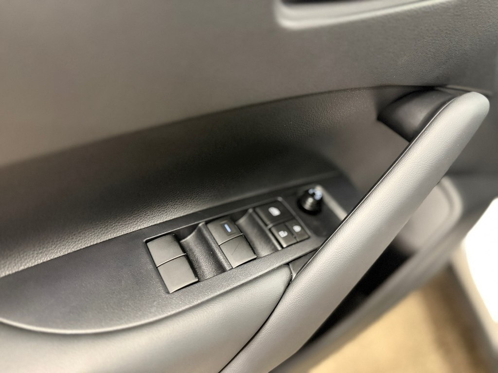 2025 Toyota Corolla Cross, 2.0L, 0km - Image 10