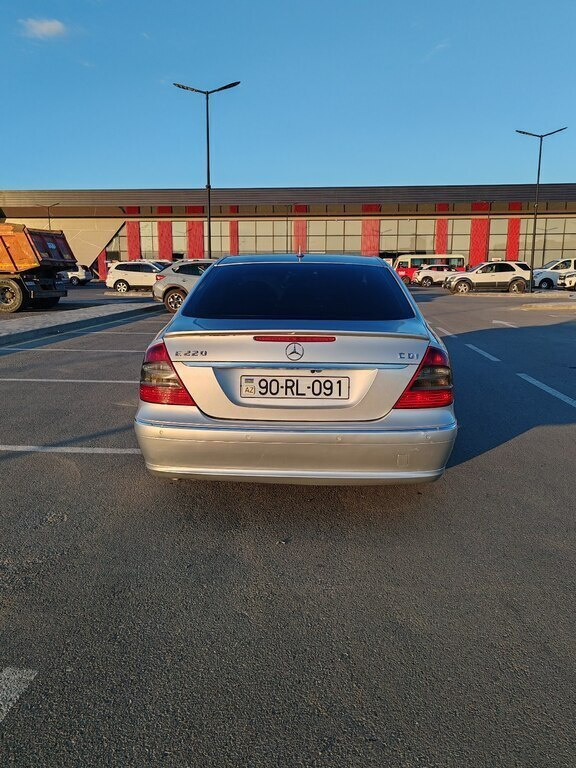 2006 Mercedes E 220, 2.2L, 291633km - Image 11