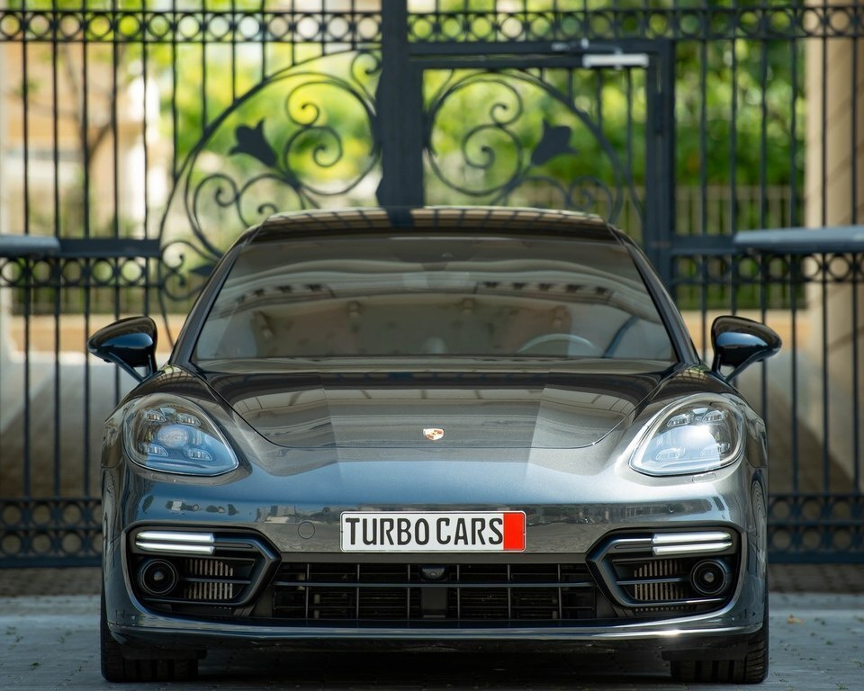 2018 Porsche Panamera Turbo, 4.0L, 81000km - Image 1