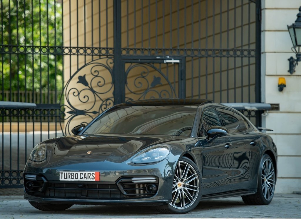 2018 Porsche Panamera Turbo, 4.0L, 81000km - Image 2