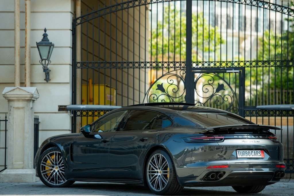 2018 Porsche Panamera Turbo, 4.0L, 81000km - Image 11