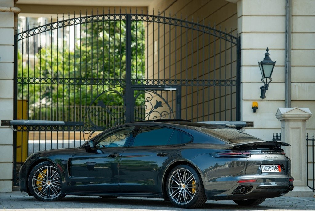 2018 Porsche Panamera Turbo, 4.0L, 81000km - Image 12