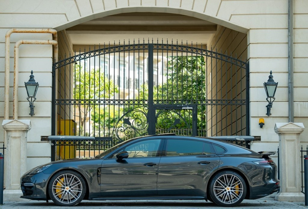 2018 Porsche Panamera Turbo, 4.0L, 81000km - Image 13