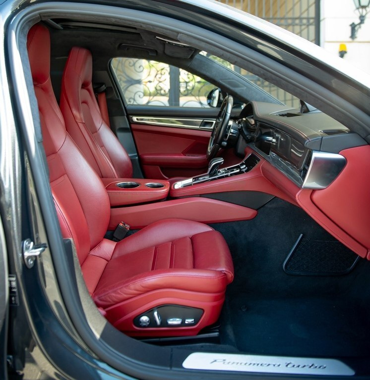 2018 Porsche Panamera Turbo, 4.0L, 81000km - Image 17