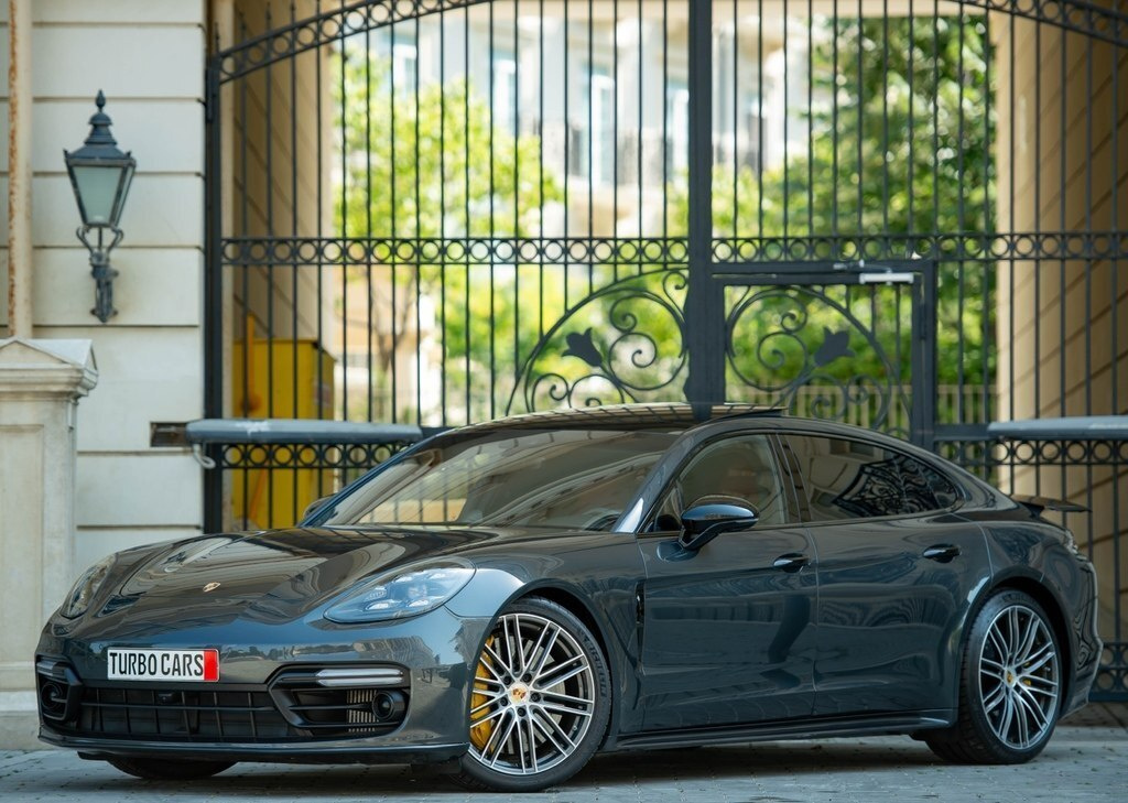 2018 Porsche Panamera Turbo, 4.0L, 81000km - Image 3