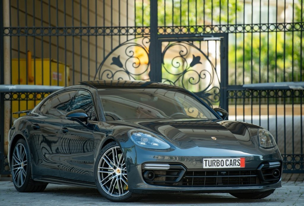 2018 Porsche Panamera Turbo, 4.0L, 81000km - Image 4