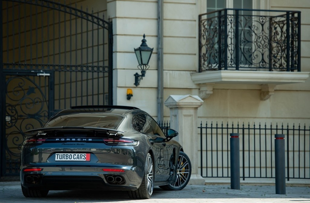 2018 Porsche Panamera Turbo, 4.0L, 81000km - Image 8