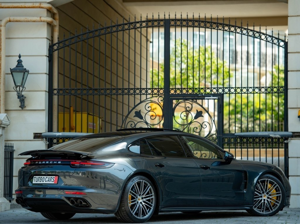 2018 Porsche Panamera Turbo, 4.0L, 81000km - Image 9