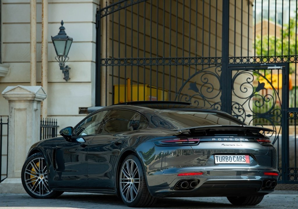 2018 Porsche Panamera Turbo, 4.0L, 81000km - Image 10