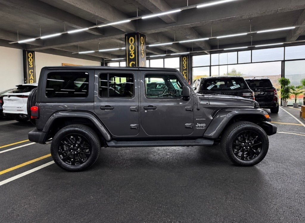 2023 Jeep Wrangler, 2.0L, 45400km - Image 2