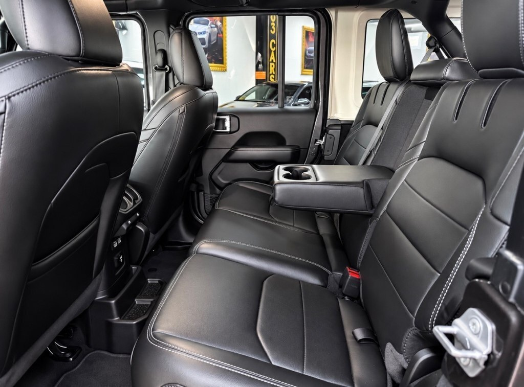 2023 Jeep Wrangler, 2.0L, 45400km - Image 5