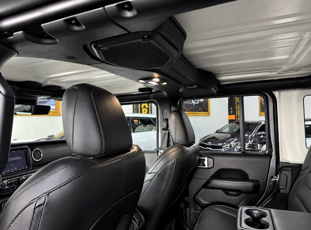 2023 Jeep Wrangler, 2.0L, 45400km - Image 6