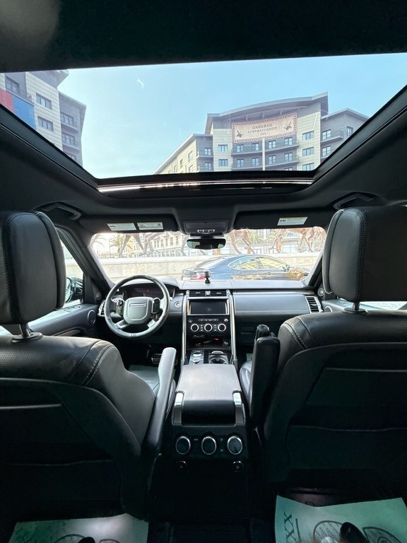 2020 Land Rover Discovery, 3.0L, 132597km - Image 2