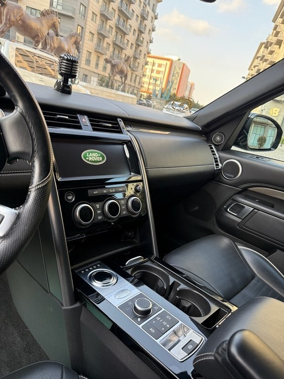 2020 Land Rover Discovery, 3.0L, 132597km - Image 3