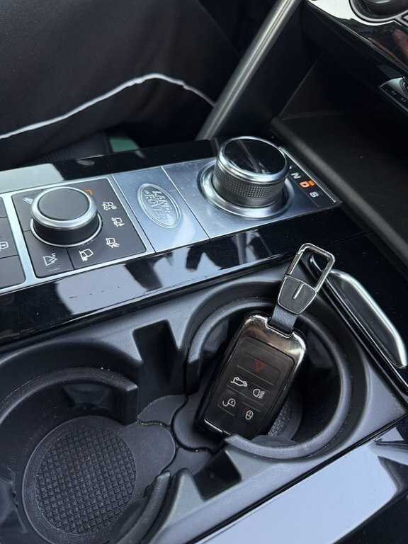 2020 Land Rover Discovery, 3.0L, 132597km - Image 5