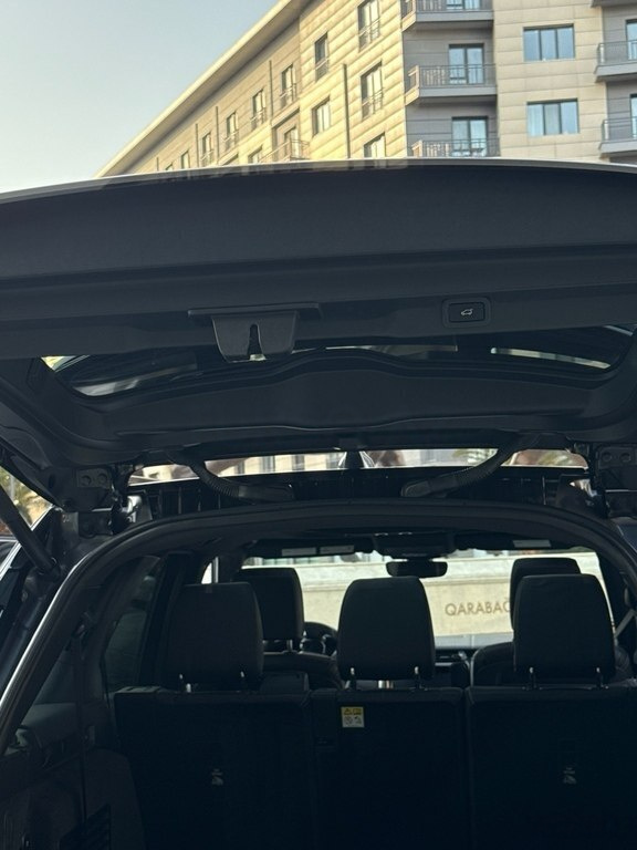2020 Land Rover Discovery, 3.0L, 132597km - Image 8