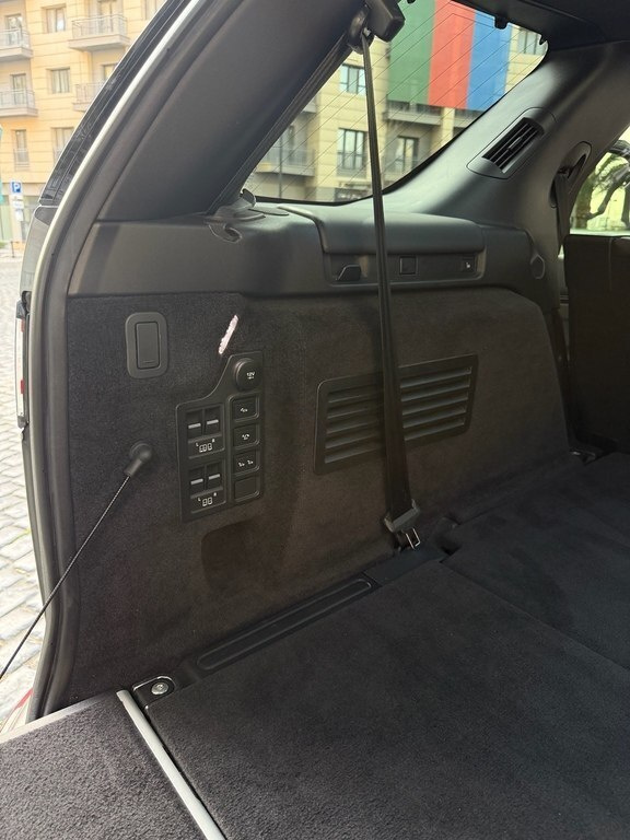2020 Land Rover Discovery, 3.0L, 132597km - Image 10